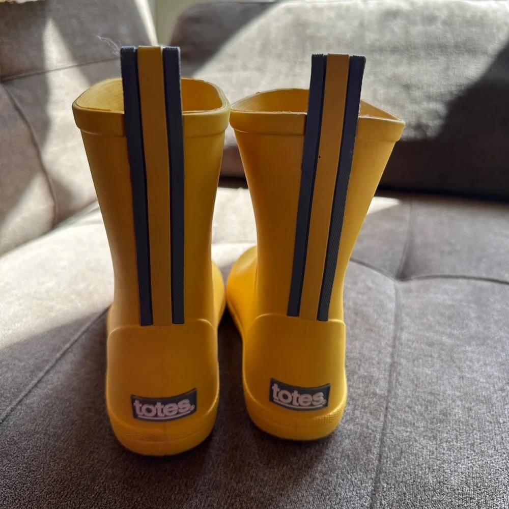 Totes Yellow and Gray Rubber Rain Boots Size